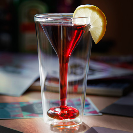  Faites-vous plaisir avec le Glasstini, ce verre à cocktail à double paroi totalement chic et original