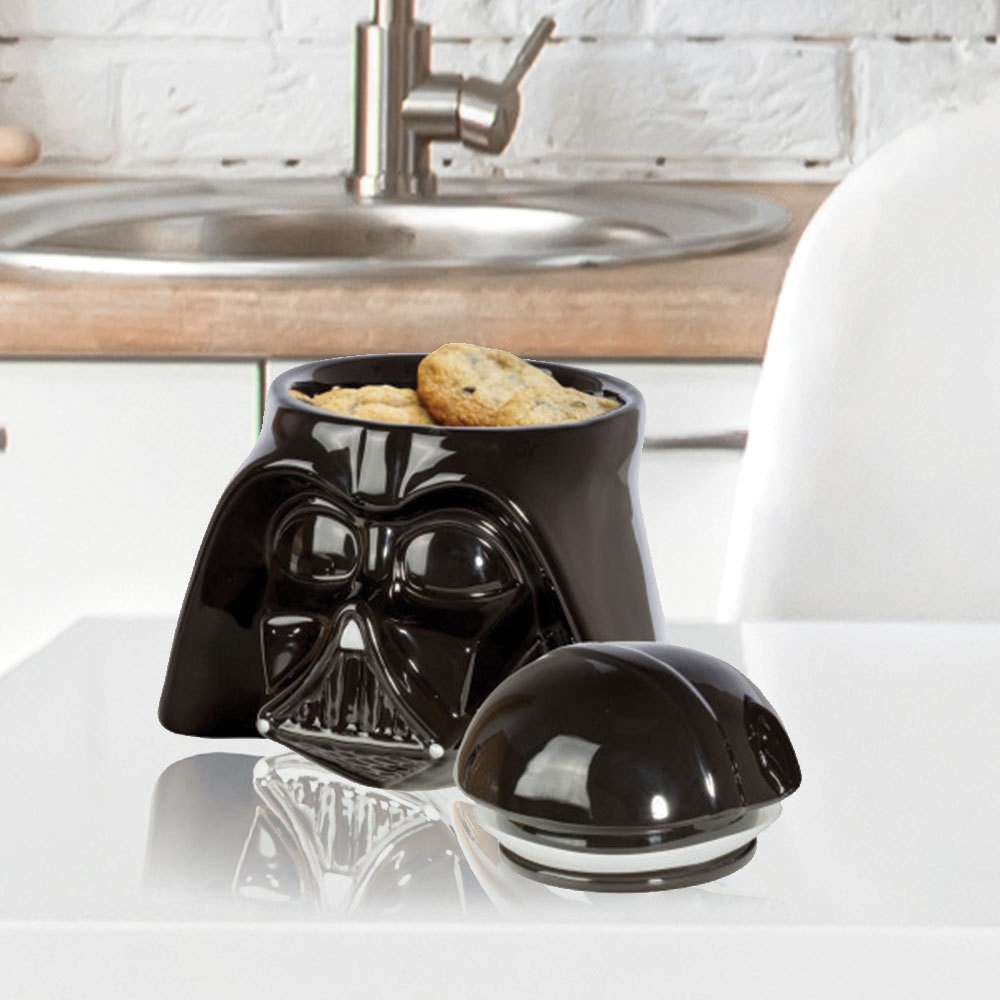 Petite Boite A Gateaux Star Wars En Forme Du Casque De Dark Vador Sur Logeekdesign